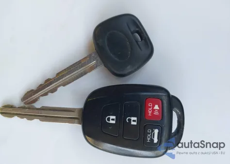 2015 Toyota Prius C Two z USA, uszkodzony, nr VIN JTDKDTB31F1099856